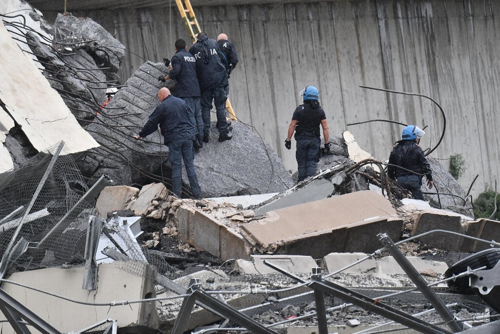 Imagen Aumenta a 30 cifra de muertos por derrumbe de puente en Italia 