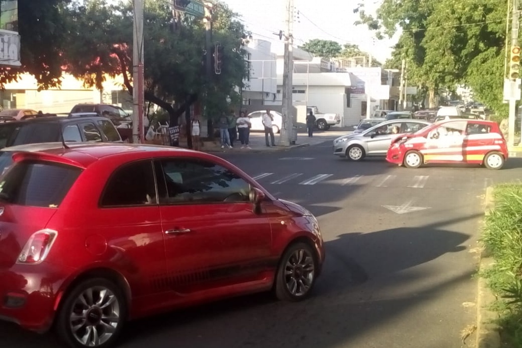Imagen Cierre vial en Bolívar y 20 de Noviembre por choque vehicular