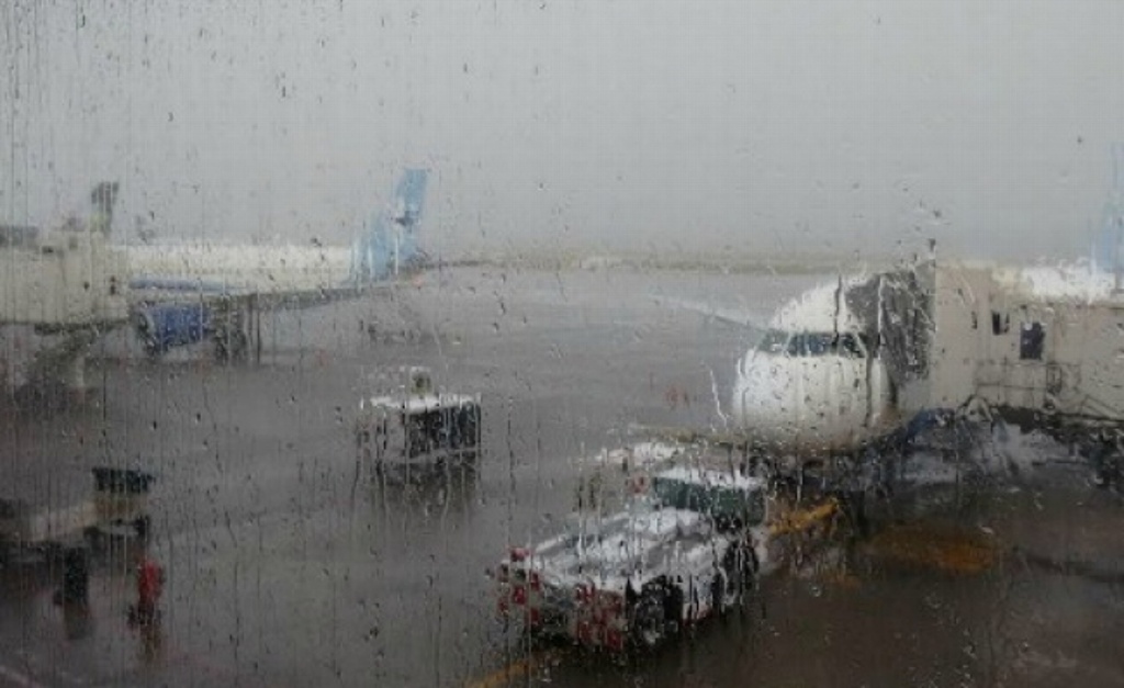 Imagen Pilotos suspenden despegues en Aeropuerto Internacional de la Ciudad de México