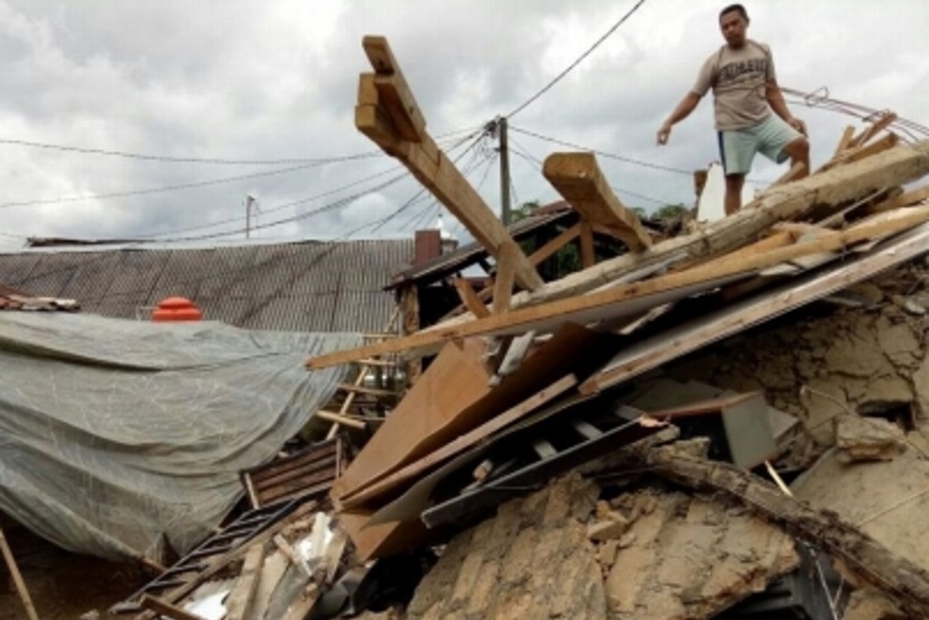 Imagen Van 460 muertos y más de siete mil heridos por terremoto en Indonesia