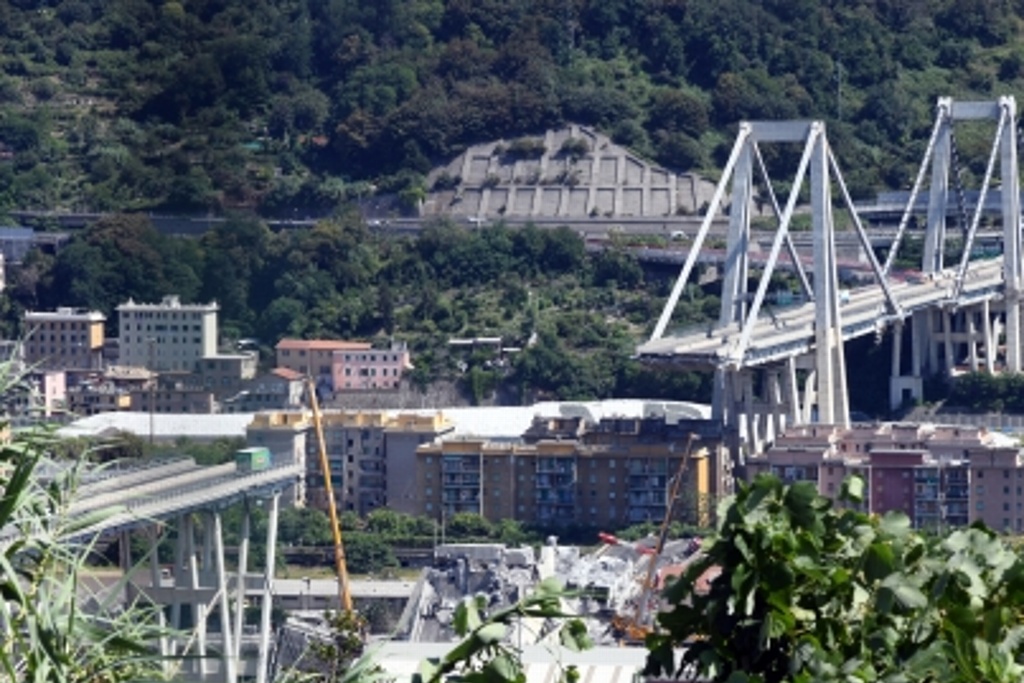 Imagen Sube a 43 la cifra de muertos por derrumbe de puente en Italia