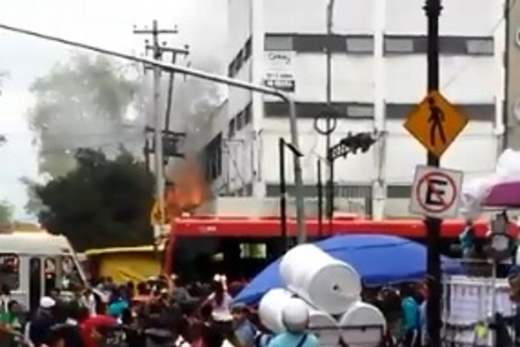 Imagen Incendio en 'La Merced', CDMX deja tres muertos (+video)