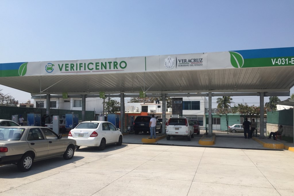 Imagen Regularán multas que se cobran en centros de verificación vehicular