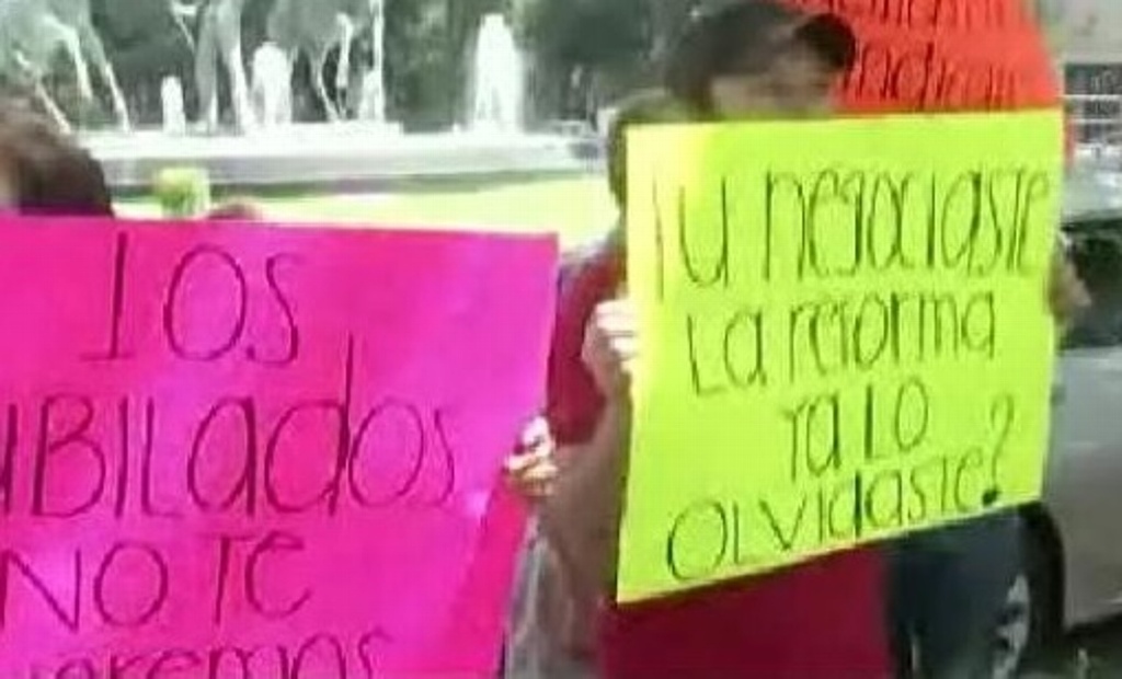 Imagen Protestan contra Elba Esther Gordillo