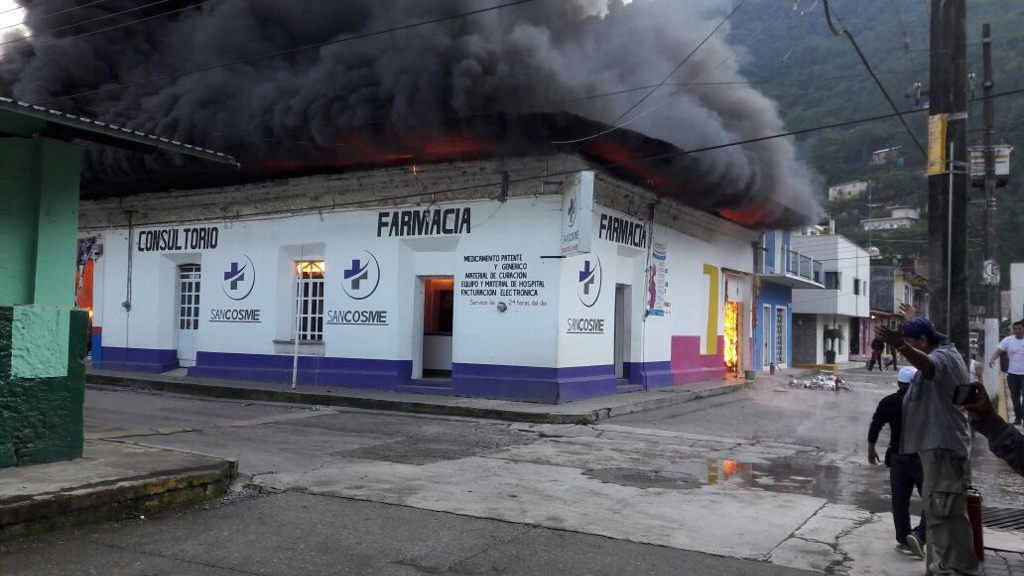 Imagen Aparatoso incendio en el centro de Zongolica, Veracruz (+fotos y video)