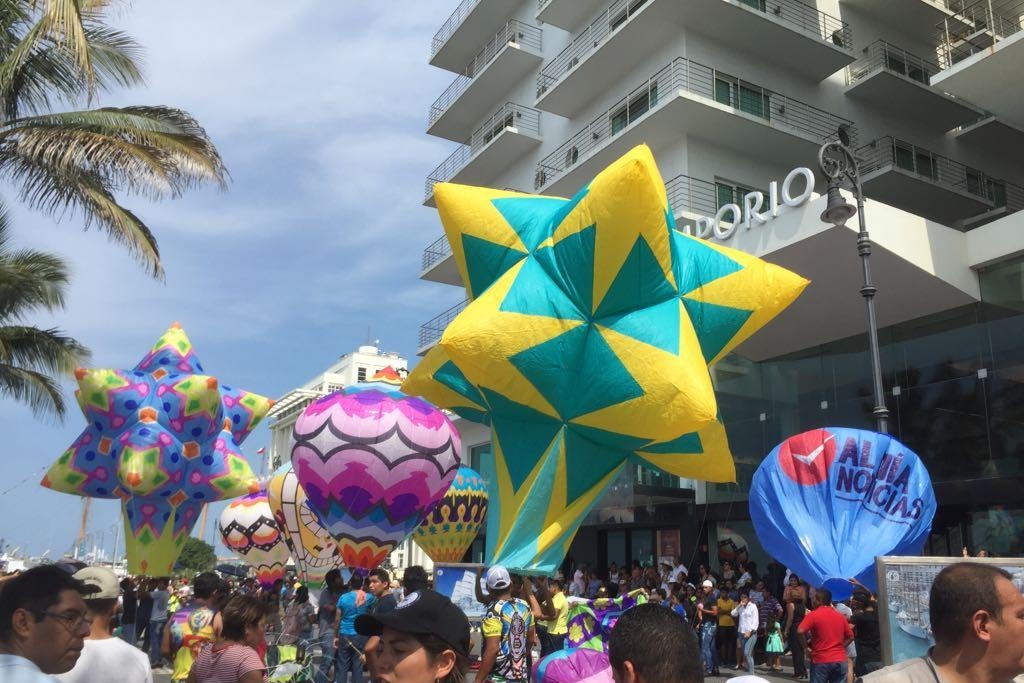 Imagen Realizan muestra de globos monumentales de San Andrés Tuxtla en Veracruz