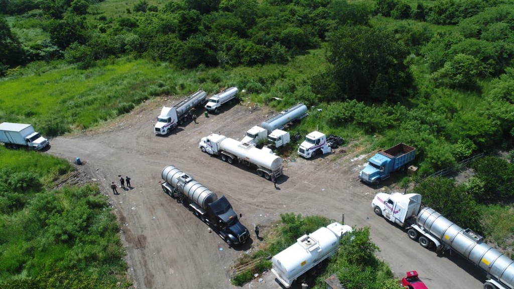 Imagen Aseguran 37 vehículos con 70 mil litros de hidrocarburo en Tierra Blanca, Veracruz  (video+fotos)