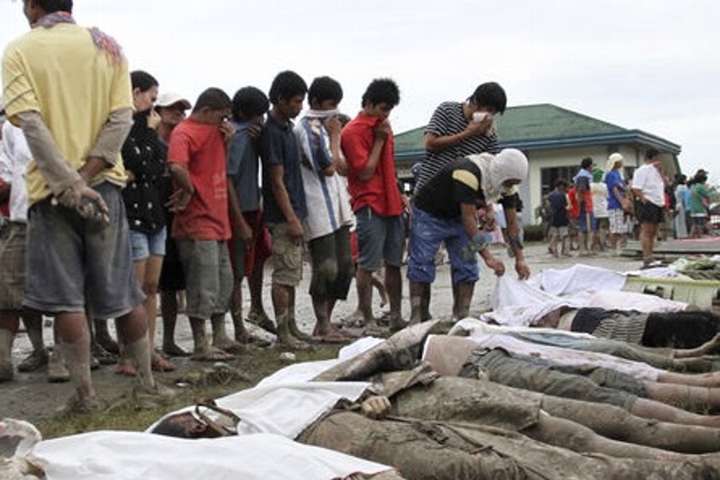 Imagen Recuperan 16 cuerpos de deslave en Filipinas, docenas siguen atrapados