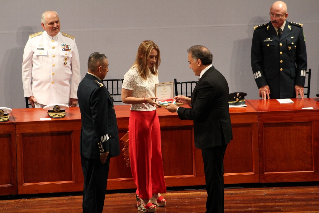 Imagen Gobernador entrega reconocimiento a Juan M. Rico Gámez y a Fernando A. Castañón Zamacona
