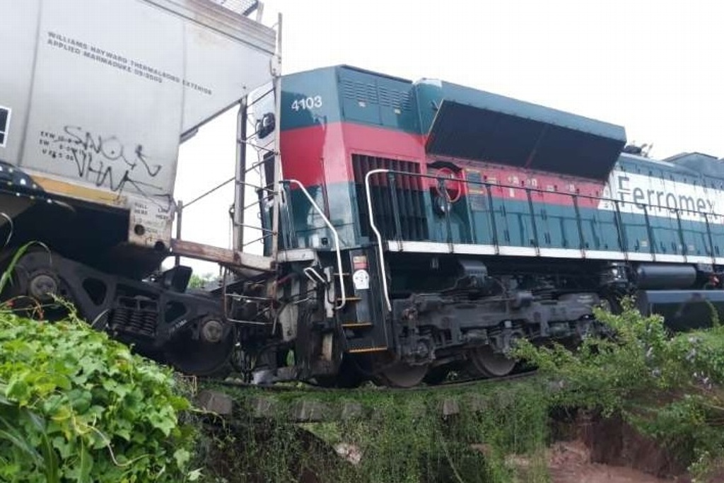 Imagen Por deslave en vía, tren descarrila en Sinaloa