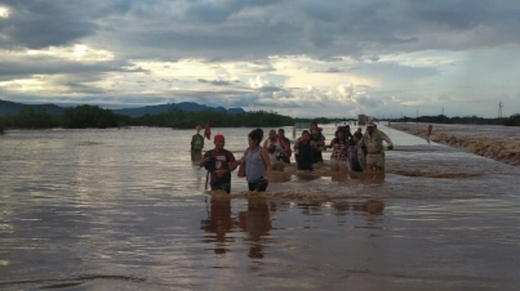 Imagen Por lluvias evacuan a 16 mil personas en Sinaloa 