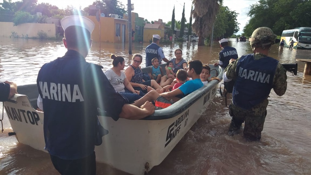 Imagen Elementos de la Semar auxilian a la población afectada por fuertes lluvias, en Sonora y Sinaloa