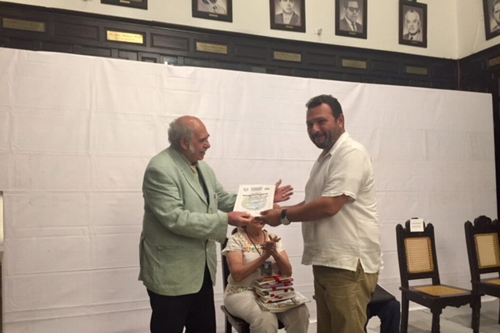 Imagen Se reúnen cronistas del Estado, les entregan reconocimientos en Cabildo de Veracruz