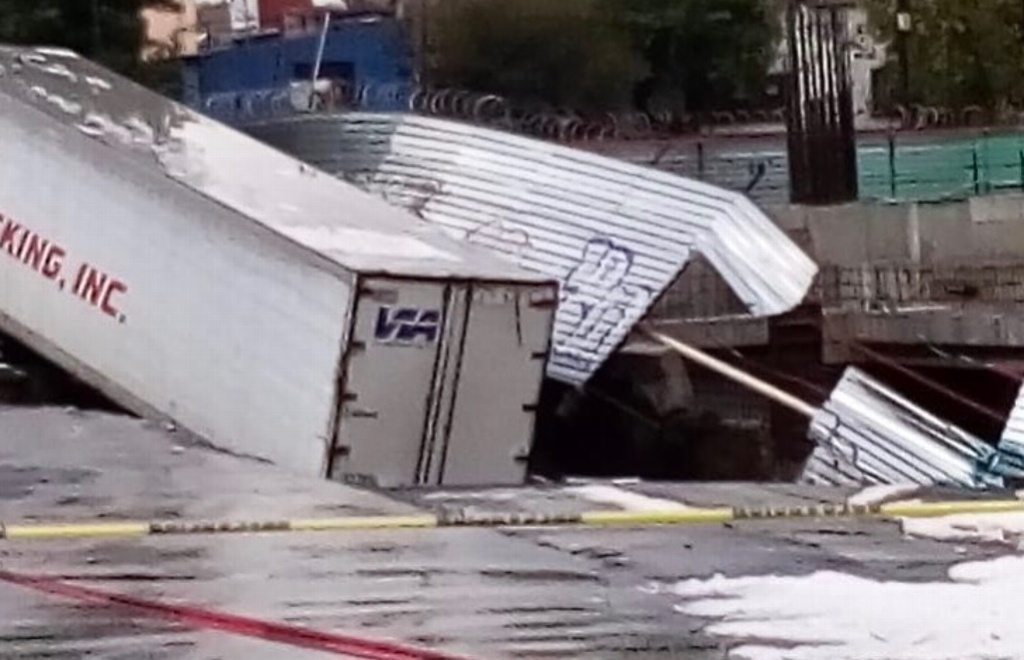 Imagen Socavón en CDMX se formó por fuga de agua; suspenden construcción de centro comercial 