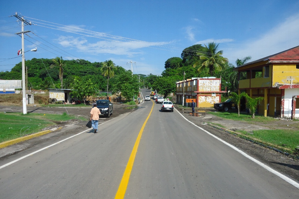 Imagen Bloquean carretera estatal de Teocelo, Veracruz; exigen a SCT conclusión de obras