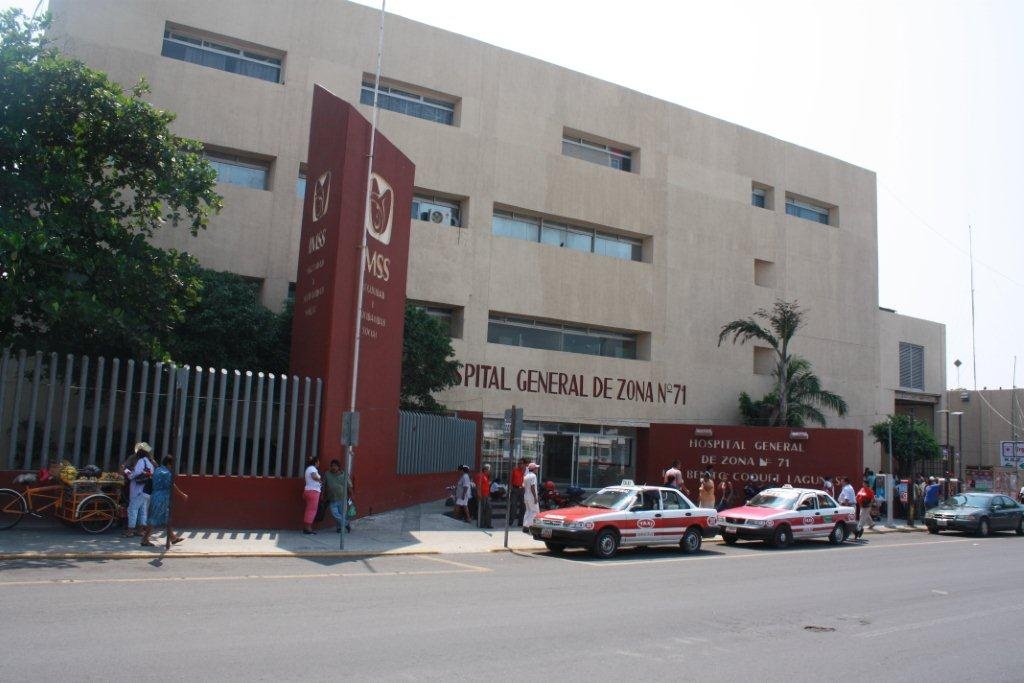 Imagen Reporta que su padre lleva 8 días en urgencias con fuerte infección por falta de camas, en IMSS de Veracruz 