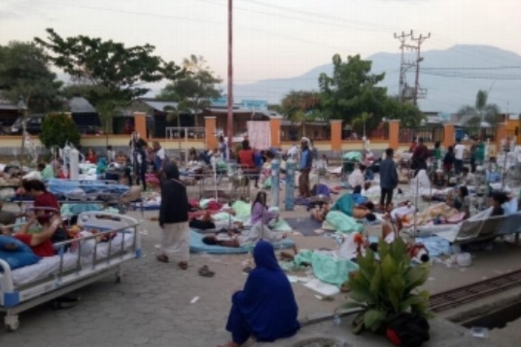 Imagen Sube a mil 203 cifra de muertos por sismo y tsunami en Indonesia