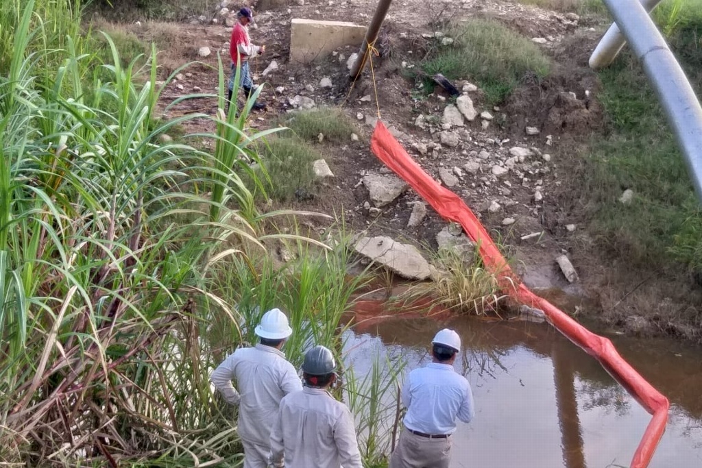 Imagen Evacúan habitantes de Nanchital, Veracruz, por derrame de hidrocarburo (+fotos)