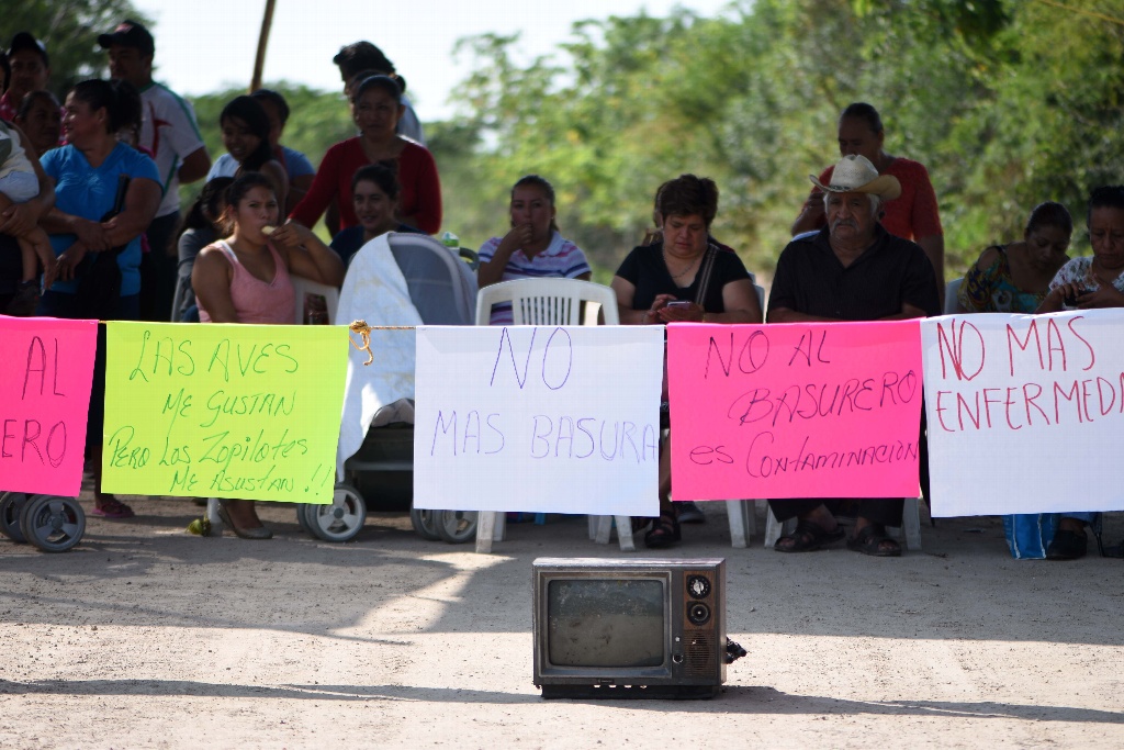 Imagen Habitantes de Emiliano Zapata bloquean acceso al relleno sanitario de Pinoltepec (+fotos)