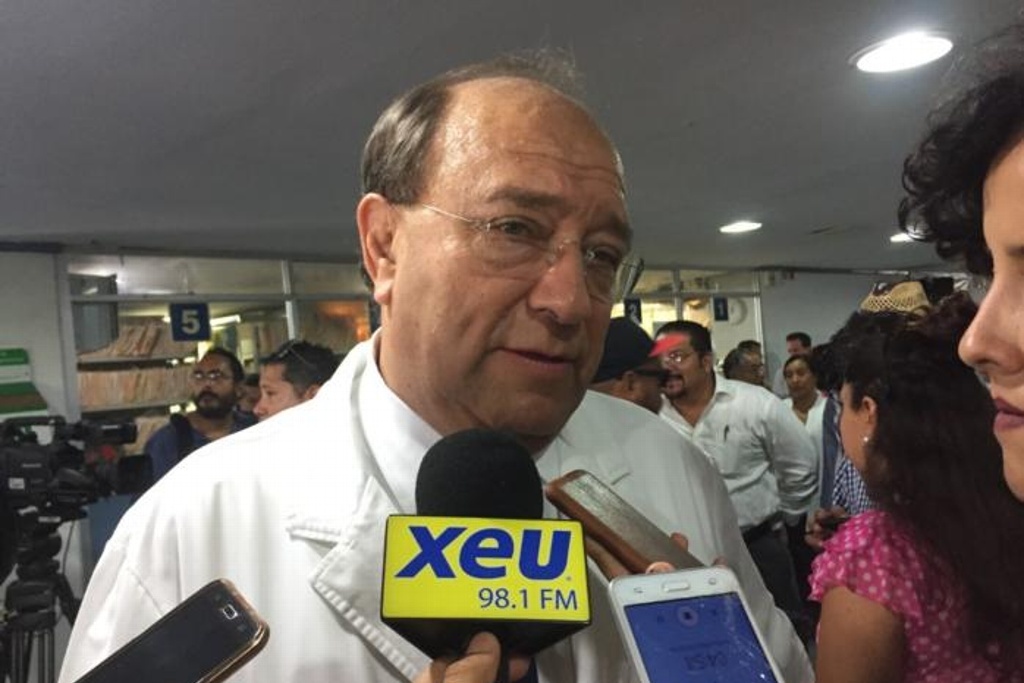 Imagen Fuga de agua en área de comedores en Hospital Regional de Veracruz ya fue resuelto: José Luis Cerecedo