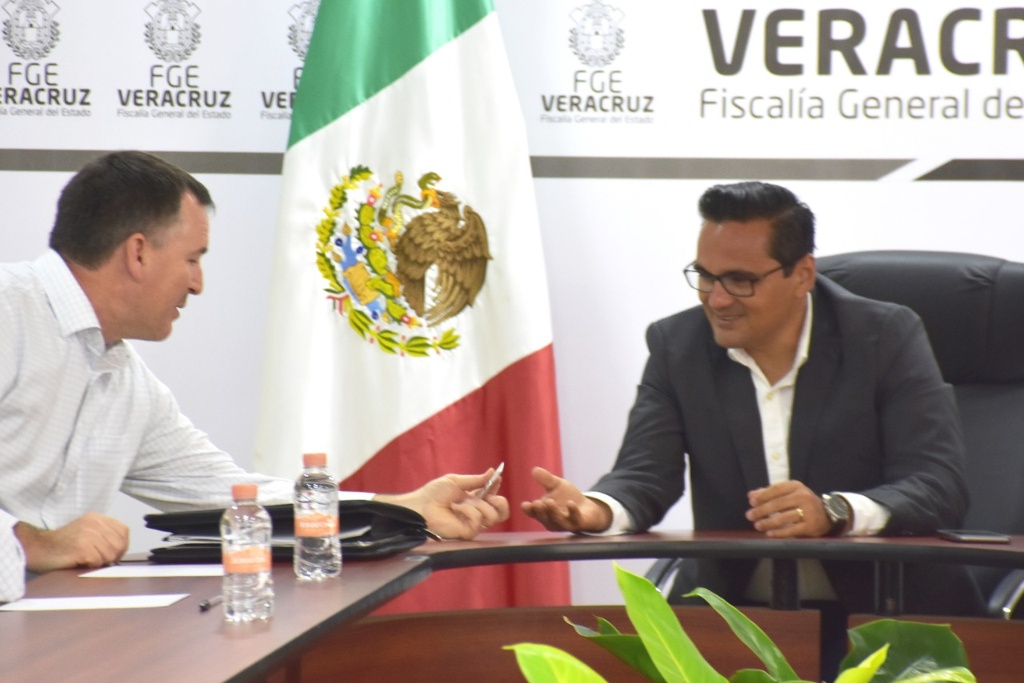 Imagen Se reúne fiscal de Veracruz con personal del FBI; acuerdan trabajo en conjunto 