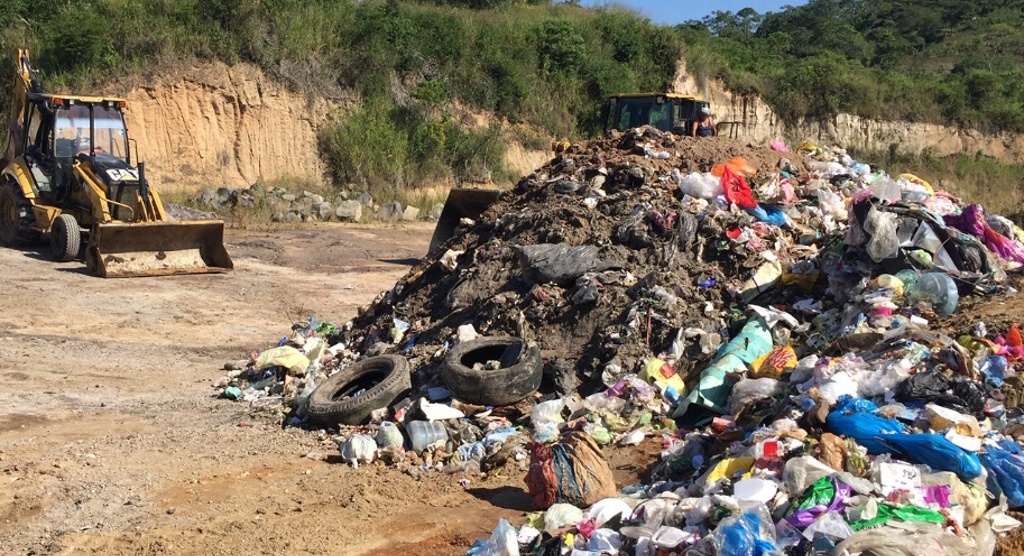 Imagen Exigen renuncia del alcalde de Xalapa, Veracruz, por problema de basura
