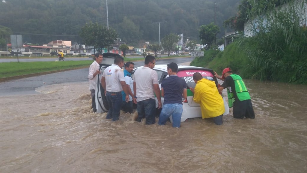 Imagen Encharcamientos severos y daños deja lluvia en Banderilla, Veracruz