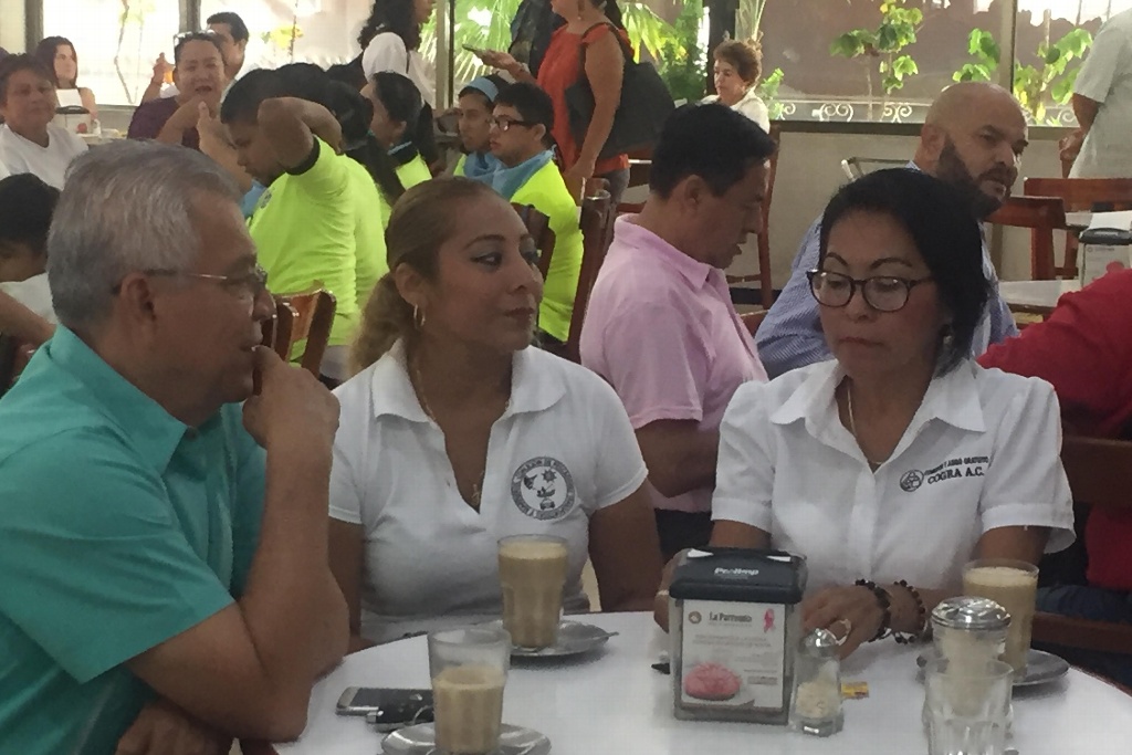 Imagen Abuelitos del asilo Cogra necesitan ayuda, señala presidenta de la fundación