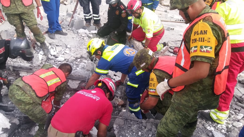 Imagen Defensa Nacional apoya en rescate de dos cuerpos por derrumbe en Monterrey
