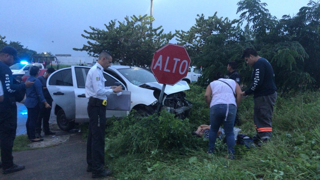 Imagen Aparatoso accidente automovilístico en Medellín, Veracruz, deja varios lesionados (+Fotos)