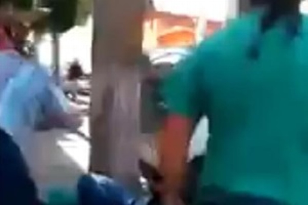 Imagen Golpean vecinos a presuntos asaltantes; muere uno, en Ecatepec