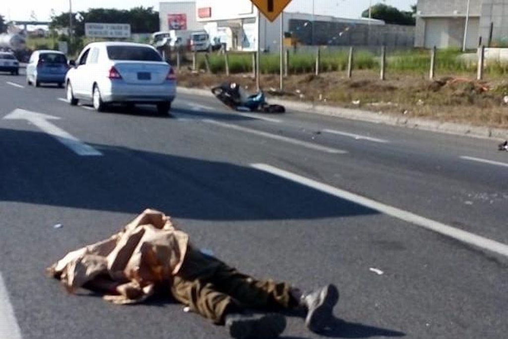 Imagen Muere motociclista al ser arrollado en autopista Veracruz-Cardel
