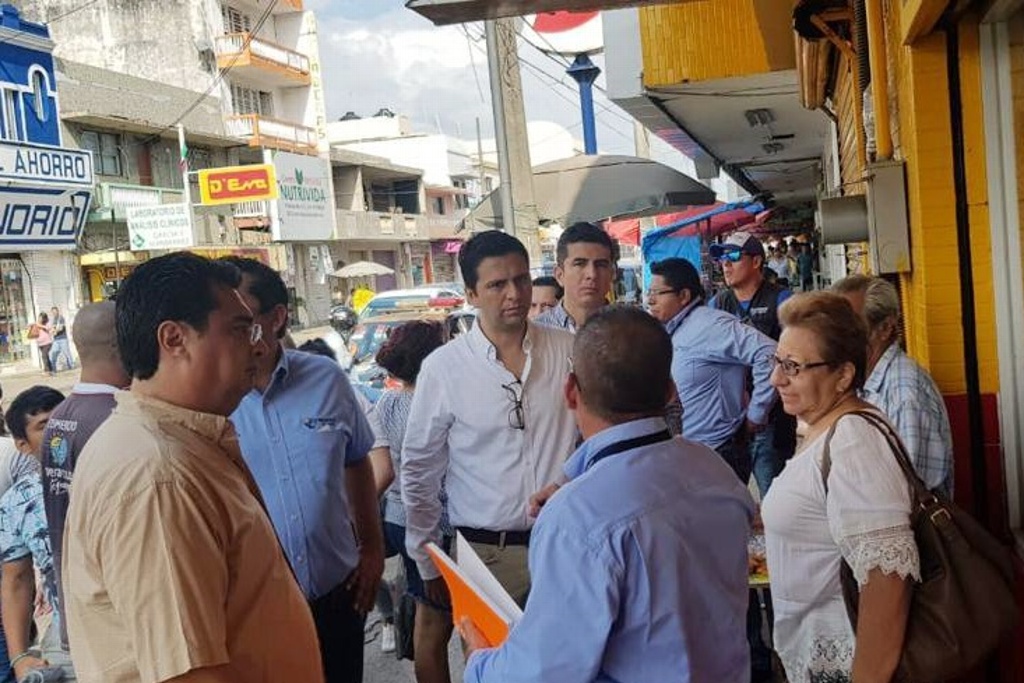Imagen Por ambulantes, Canaco y dirección de Comercio recorren zona de mercados en Veracruz