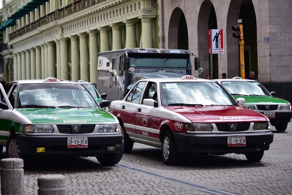 Imagen Aseguran taxistas que no van a pagar el Tarjetón de Identificación del Operador
