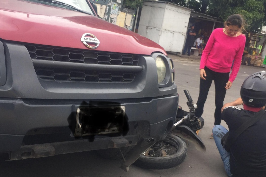 Imagen Camioneta arrolla a motociclista en Río Medio