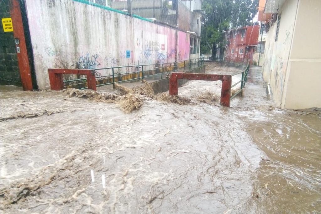 Imagen Diez comunidades incomunicadas por las fuertes lluvias en San Andrés Tuxtla, Veracruz: Alcalde