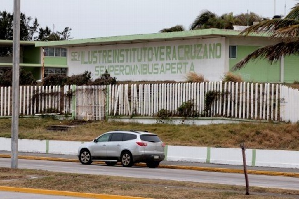 Imagen Reporta 11 casos de conjuntivitis en alumnos del Instituto Ilustre Veracruzano