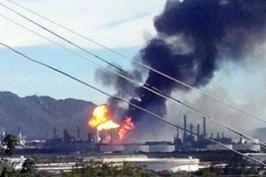 Imagen Al menos 3 heridos por explosión en refinería de Pemex, en Oaxaca