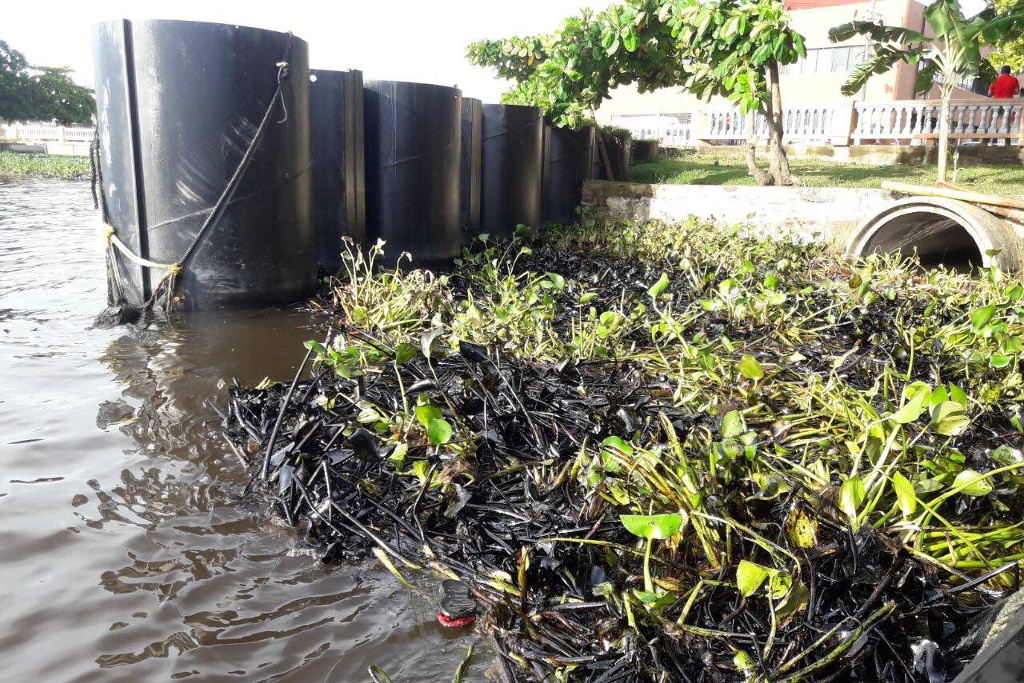 Imagen Reportan otro derrame de hidrocarburo en la zona sur de Veracruz (+fotos)