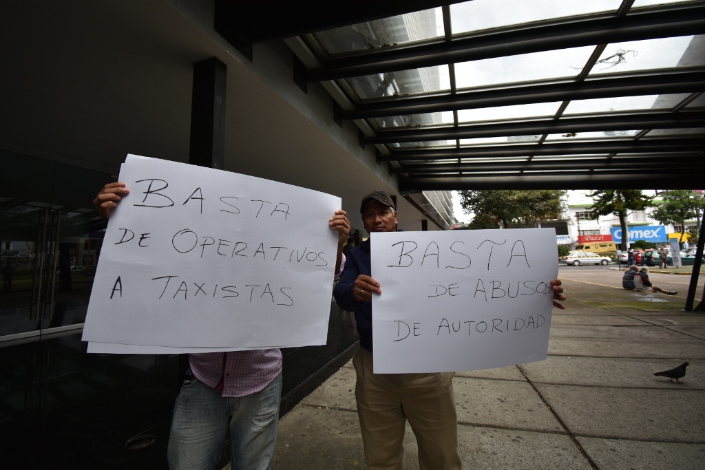 Imagen Taxistas exigen a Transporte Público cesen las multas por no tener tarjetón (+fotos)