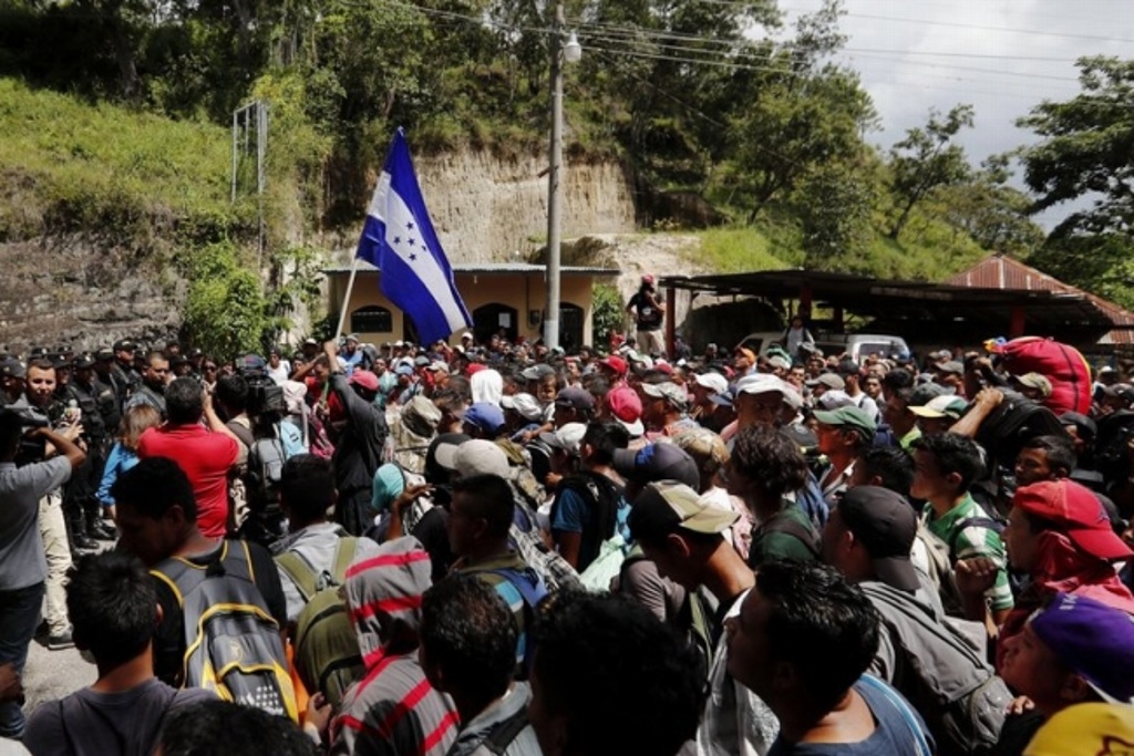 Imagen Policía Federal recupera el orden en frontera sur por llegada de migrantes; da paso ordenado