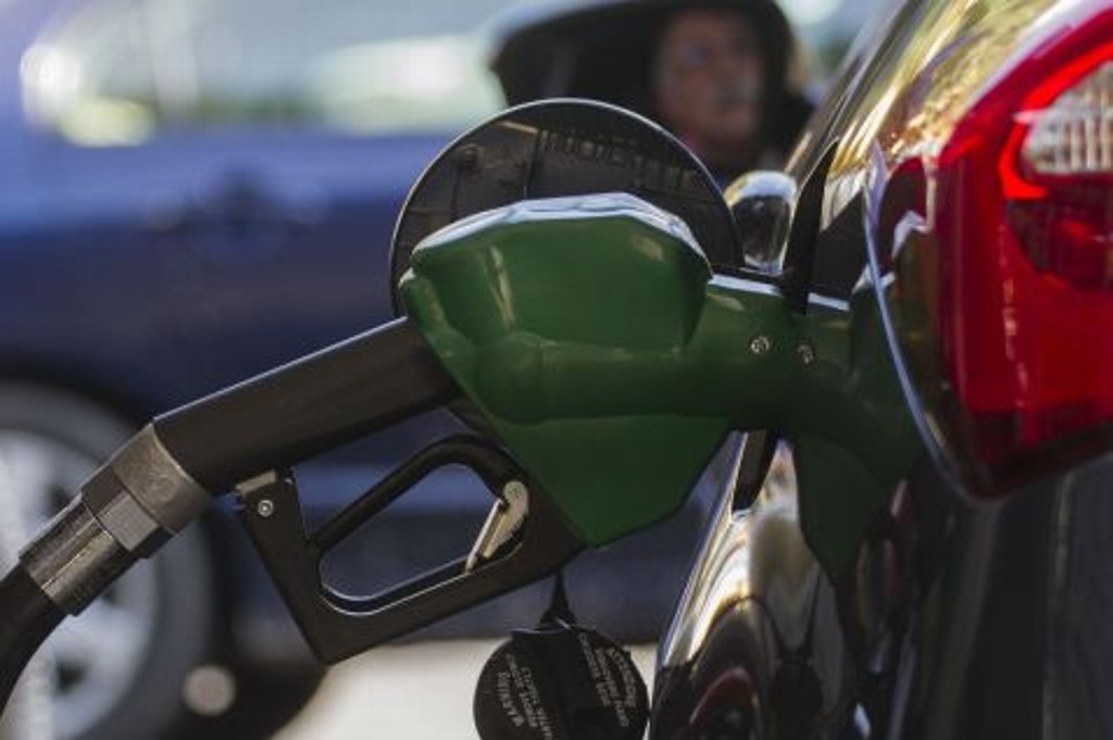 Imagen Por aumento de impuestos, este sábado pagarás más por litro de gasolina