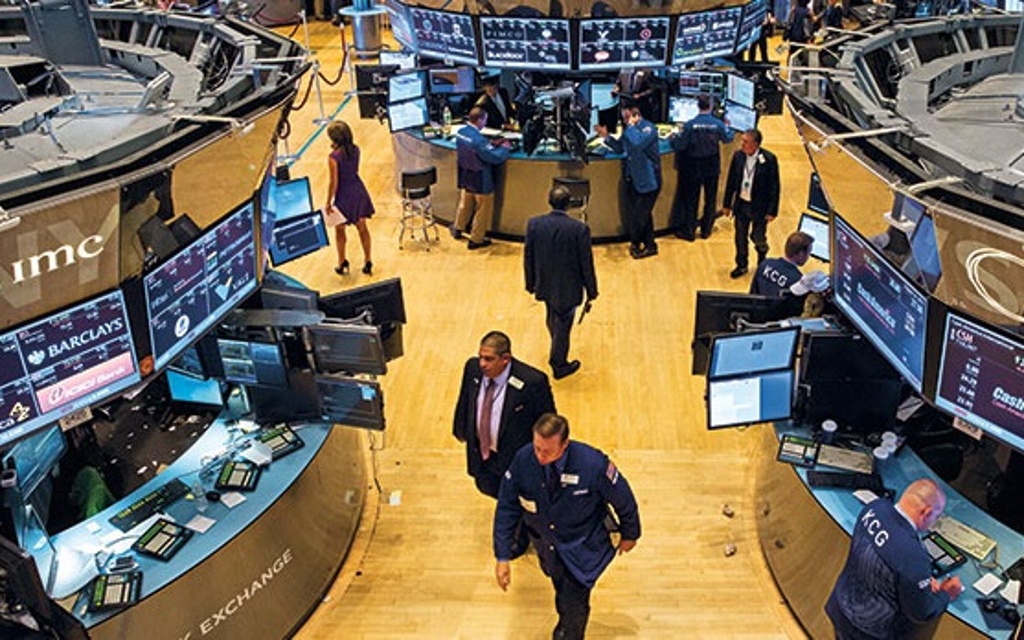 Imagen Bolsa de Nueva York opera con bajas atenta a resultados empresariales