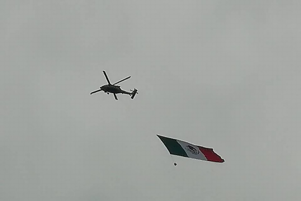 Imagen Captan a helicóptero con bandera de México sobrevolando en Veracruz (+video) 
