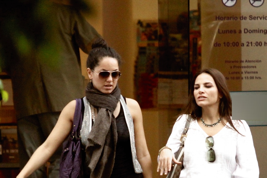 Imagen Bárbara Mori y Fabiola Campomanes confiesan que han compartido a más de un novio (+video)