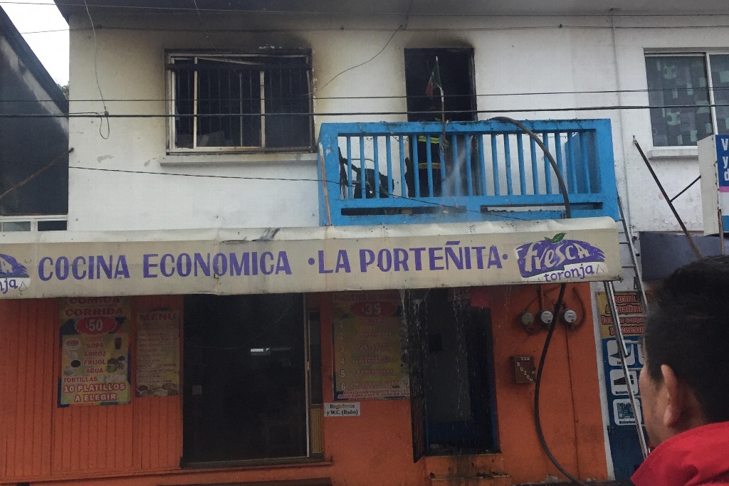 Imagen Incendio en vivienda de Veracruz; un hombre muere calcinado