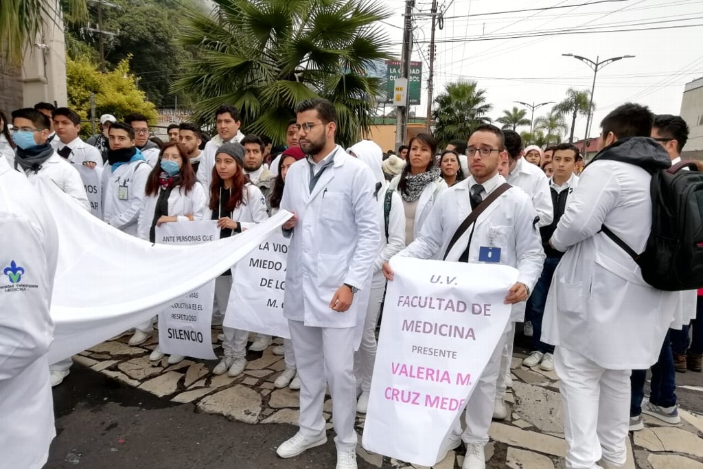 Imagen Con marcha, maestros y estudiantes de UV exigen alto a la violencia en Orizaba, Veracruz (+fotos)