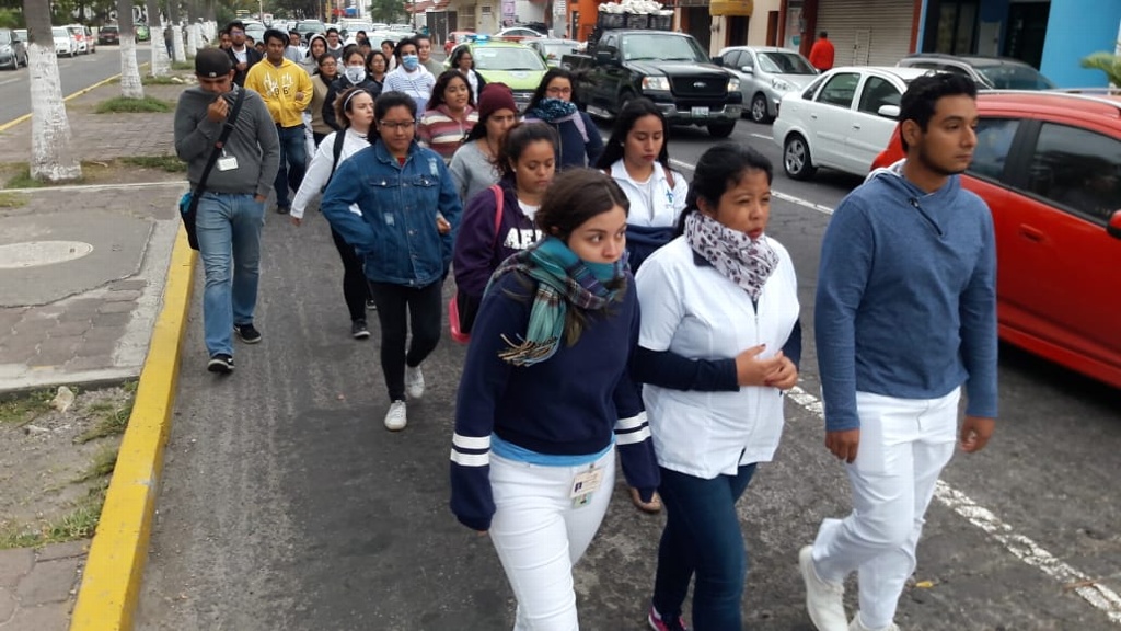 Imagen Marchan en silencio estudiantes de la UV tras asesinato de estudiante en Ciudad Mendoza (+video)