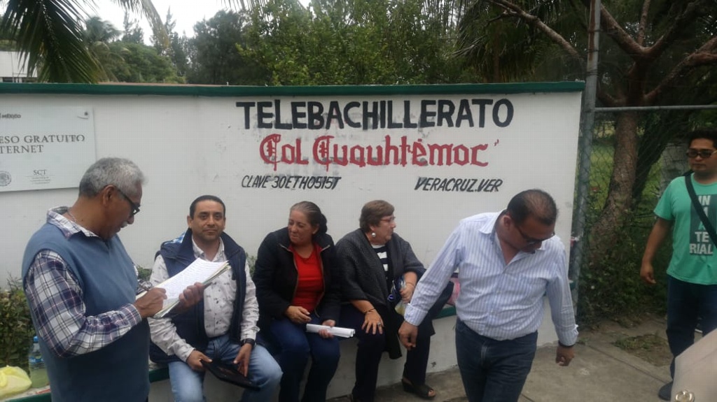 Imagen Maestros toman Telebachillerato en rechazo a maestra en Veracruz