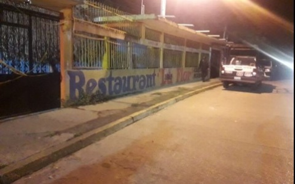 Imagen Muere otro de los presuntos asaltantes abatidos por comensal en el sur de Veracruz 